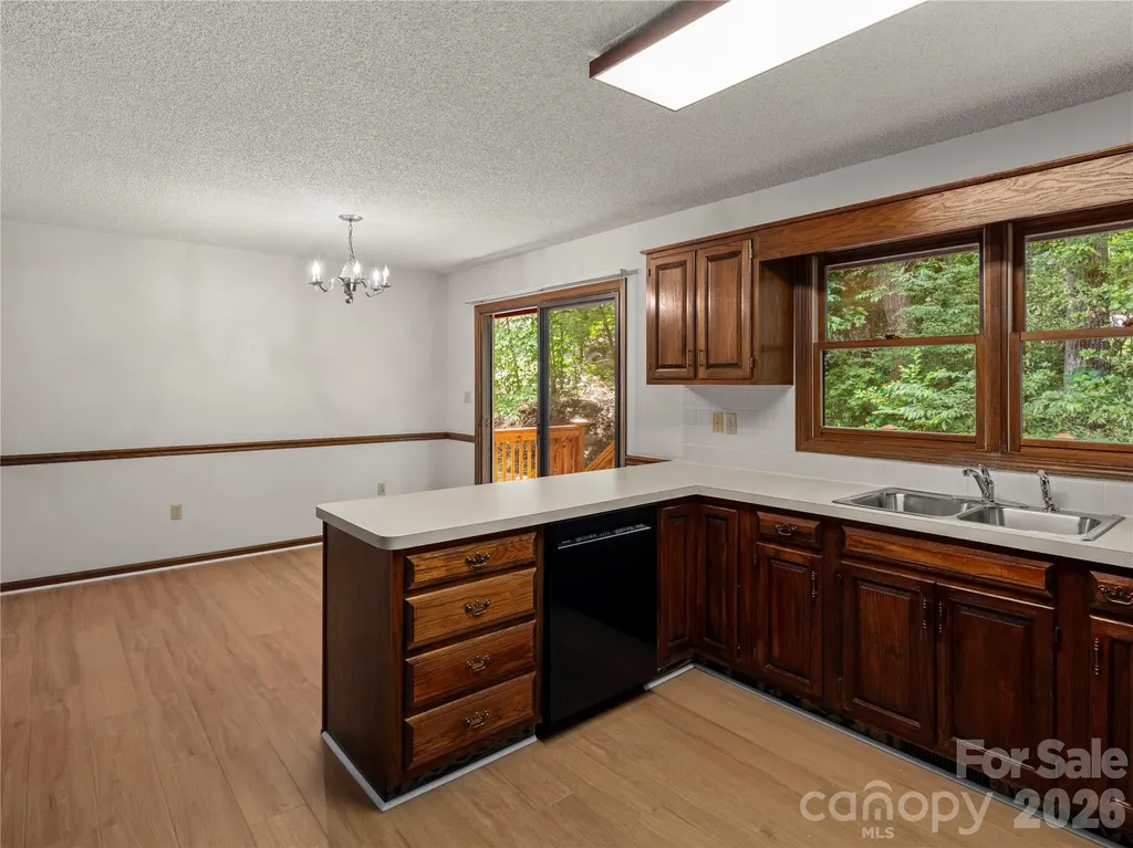 11 Tree Top Drive Arden NC 28704