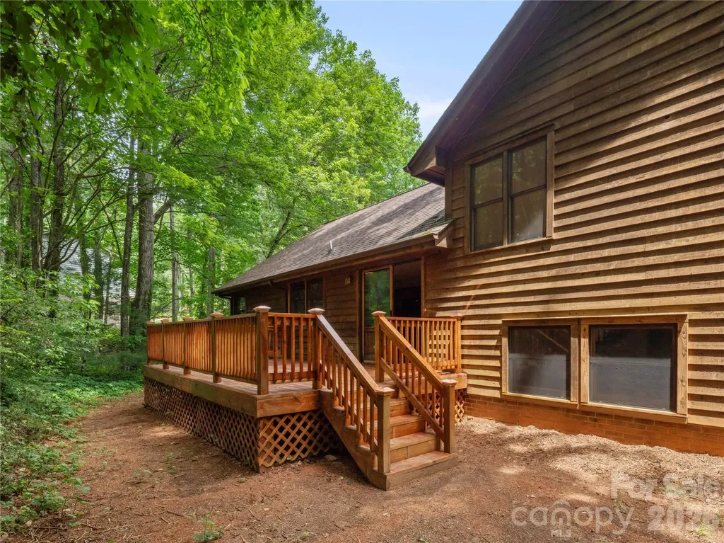 11 Tree Top Drive Arden NC 28704