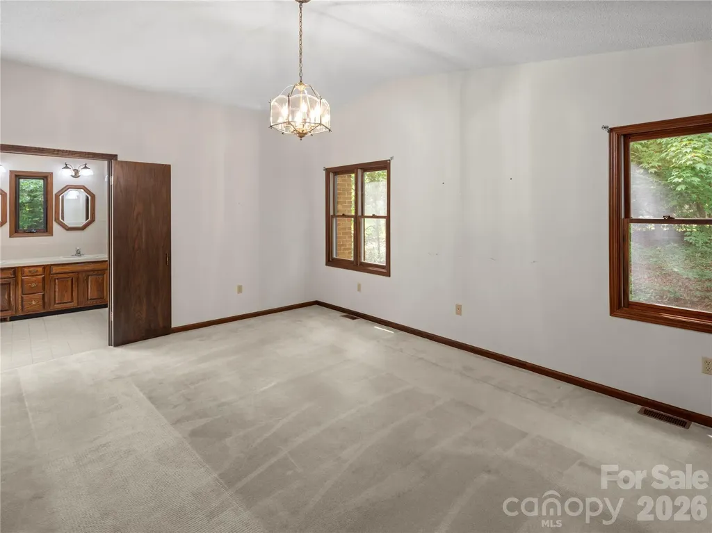 11 Tree Top Drive Arden NC 28704