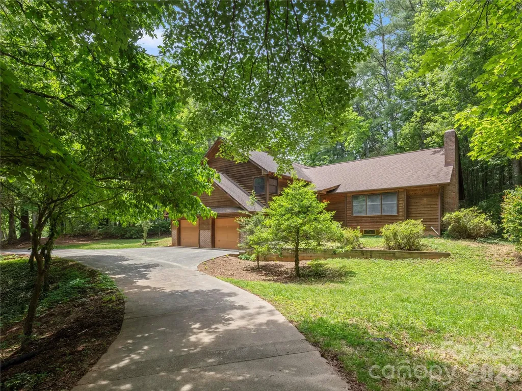 11 Tree Top Drive Arden NC 28704