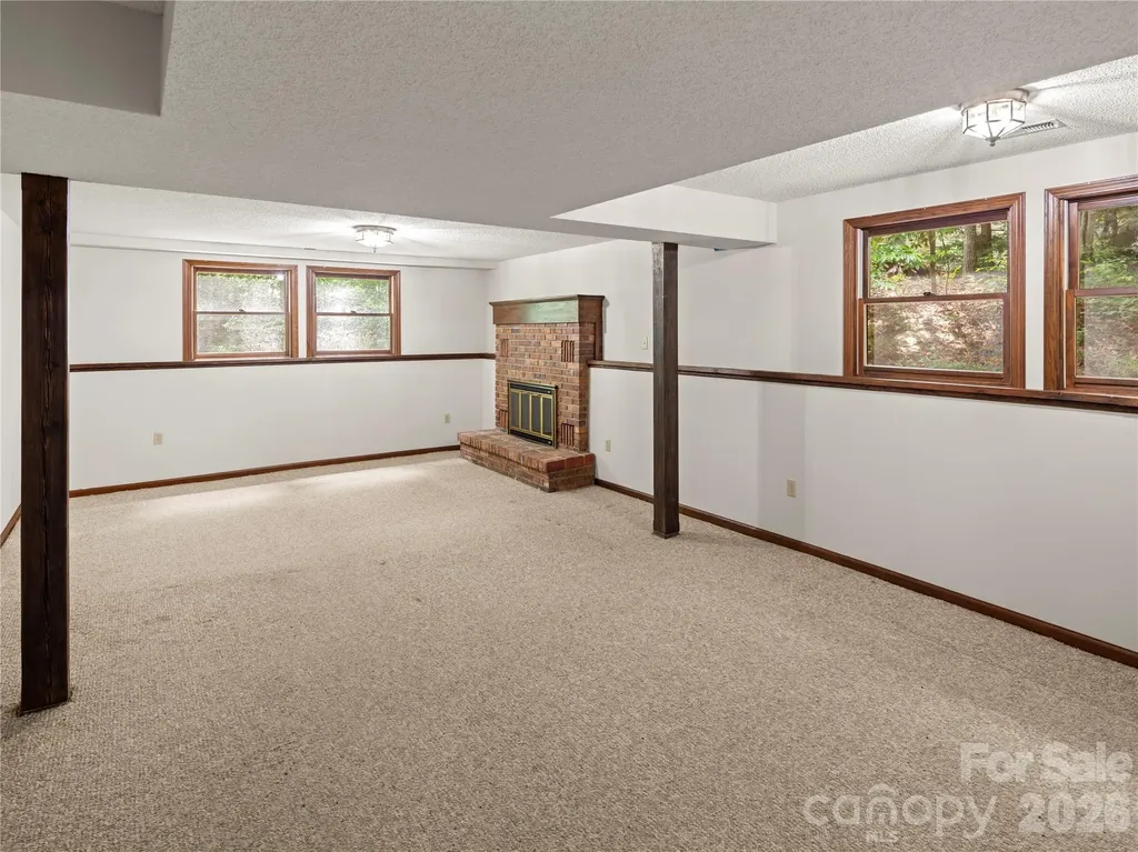 11 Tree Top Drive Arden NC 28704