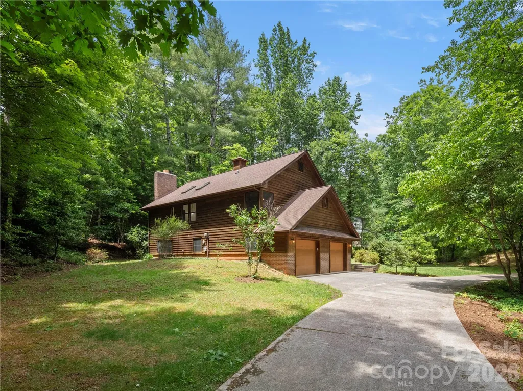 11 Tree Top Drive Arden NC 28704