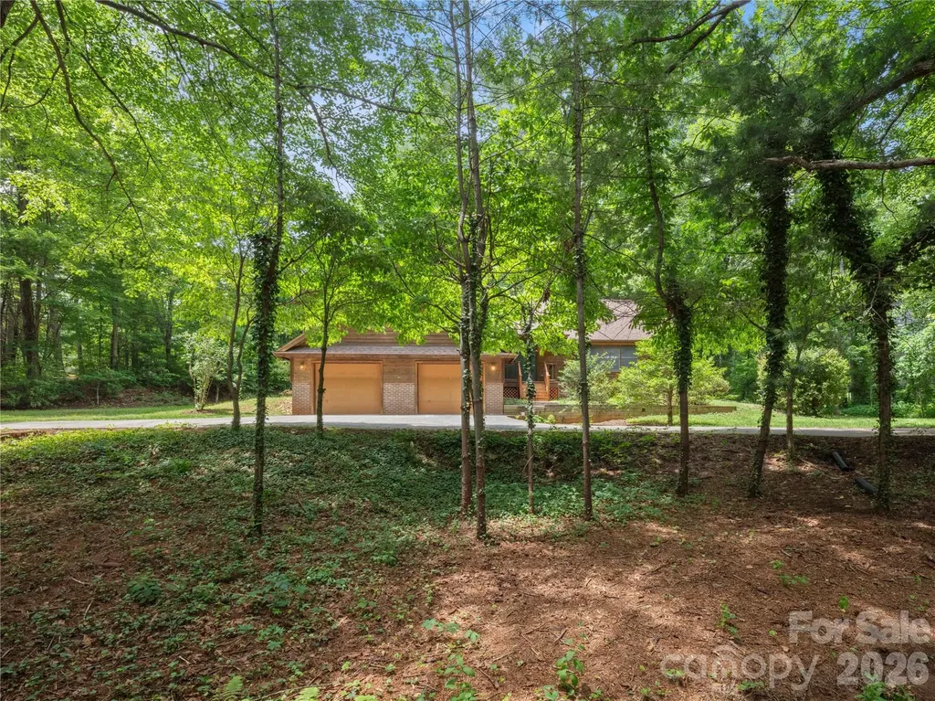 11 Tree Top Drive Arden NC 28704