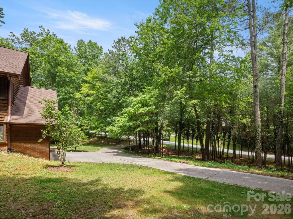 11 Tree Top Drive Arden NC 28704