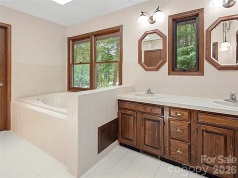 11 Tree Top Drive Arden NC 28704