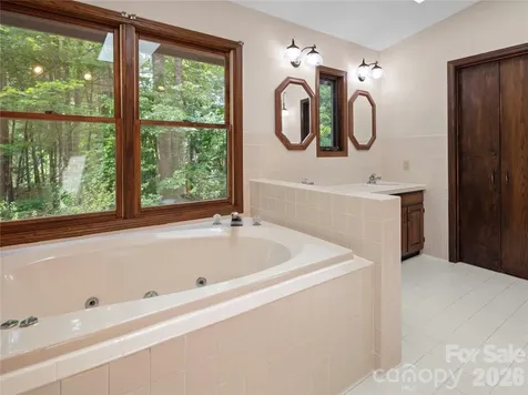 11 Tree Top Drive Arden NC 28704