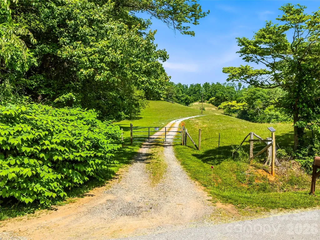 52 Chapel Hill Church Road Asheville NC 28803