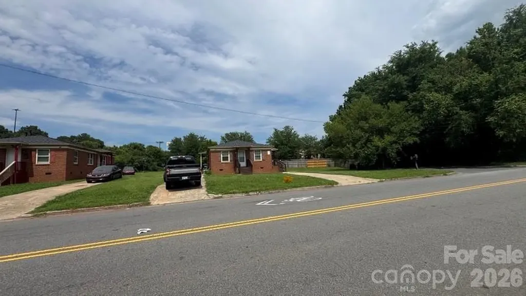 1661 &1665 Montana Drive Charlotte NC 28216