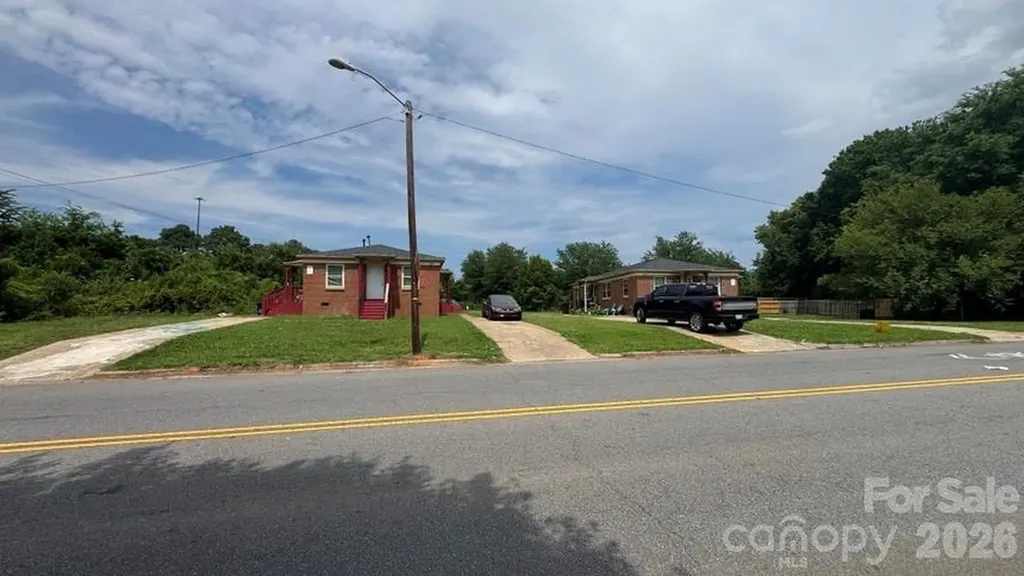 1661 &1665 Montana Drive Charlotte NC 28216