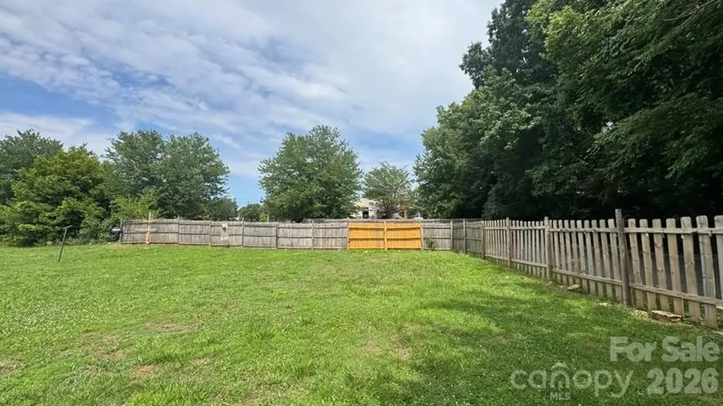1661 &1665 Montana Drive Charlotte NC 28216
