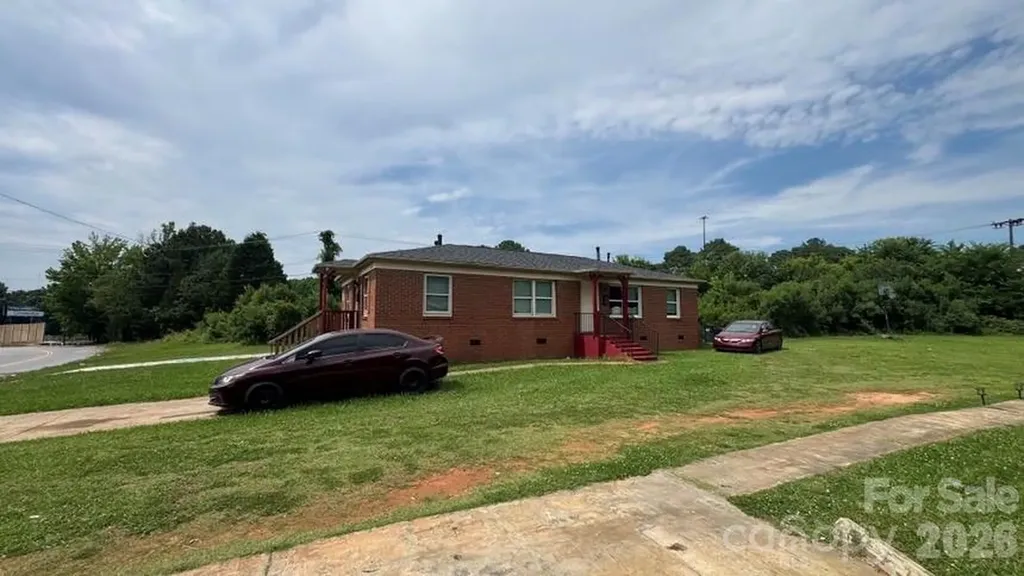 1661 &1665 Montana Drive Charlotte NC 28216
