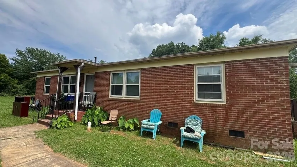 1661 &1665 Montana Drive Charlotte NC 28216