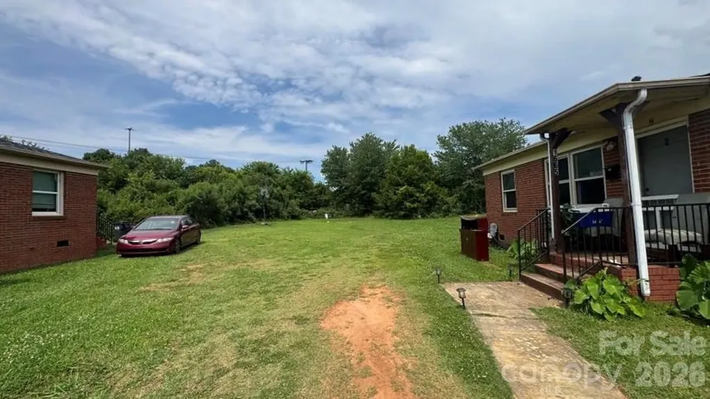 1661 &1665 Montana Drive Charlotte NC 28216