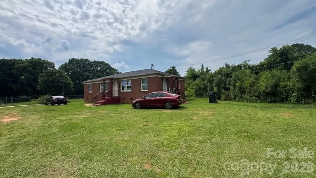 1661 &1665 Montana Drive Charlotte NC 28216
