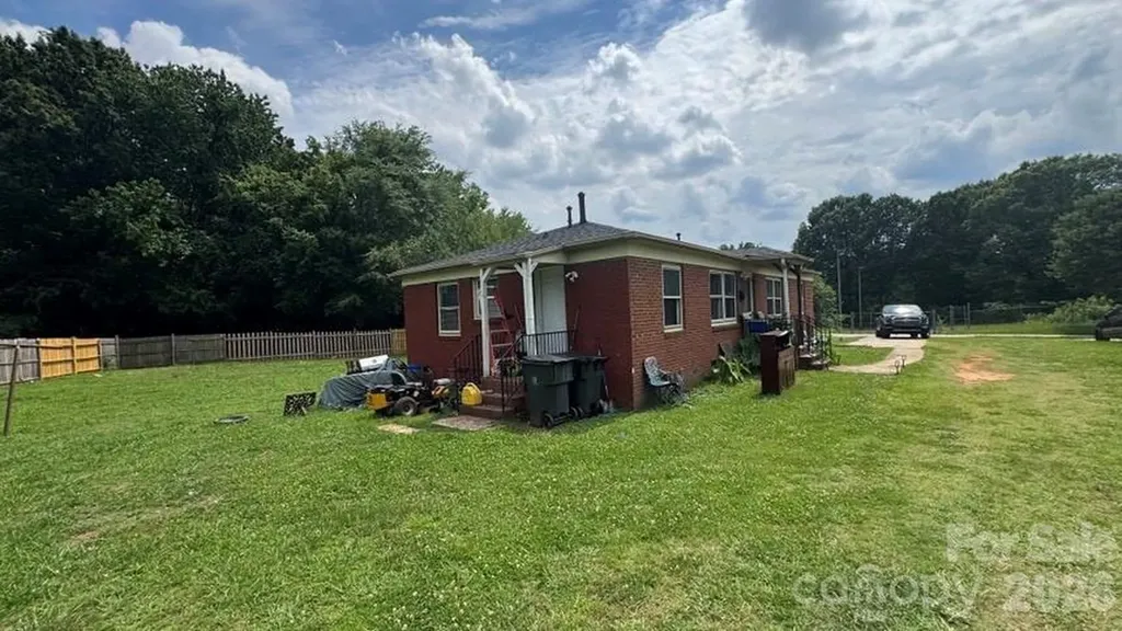 1661 &1665 Montana Drive Charlotte NC 28216