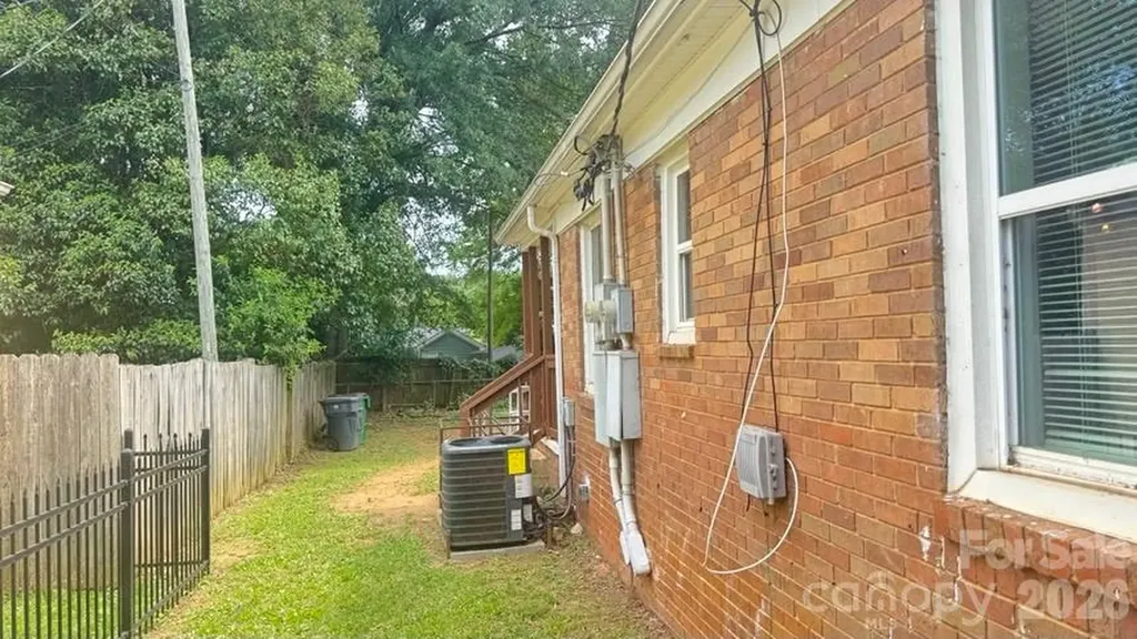 1661 &1665 Montana Drive Charlotte NC 28216