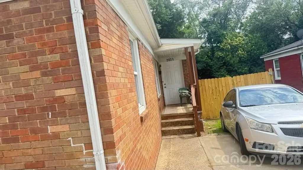 1661 &1665 Montana Drive Charlotte NC 28216