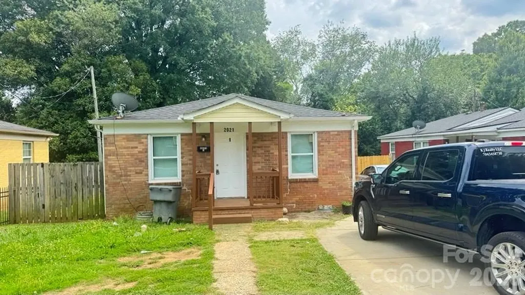 1661 &1665 Montana Drive Charlotte NC 28216