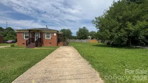 1661 &1665 Montana Drive Charlotte NC 28216