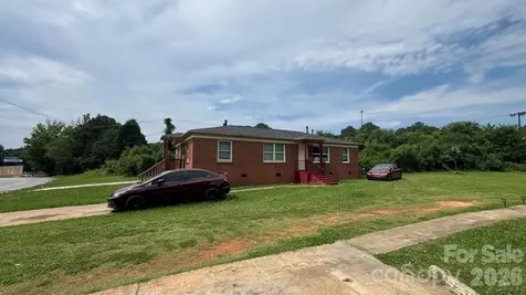 1661 &1665 Montana Drive Charlotte NC 28216