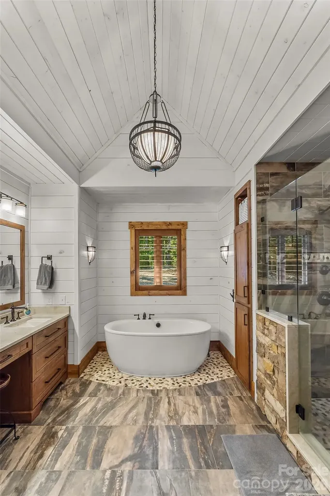 2087 Firestone Trail Nebo NC 28761