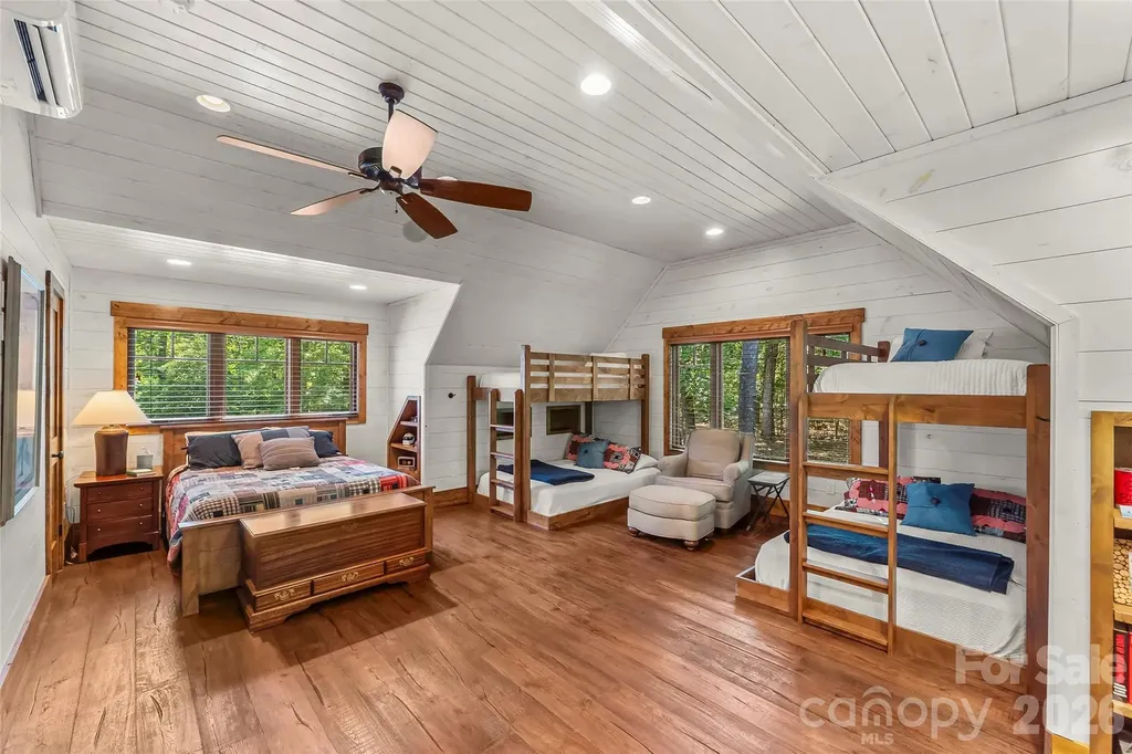 2087 Firestone Trail Nebo NC 28761