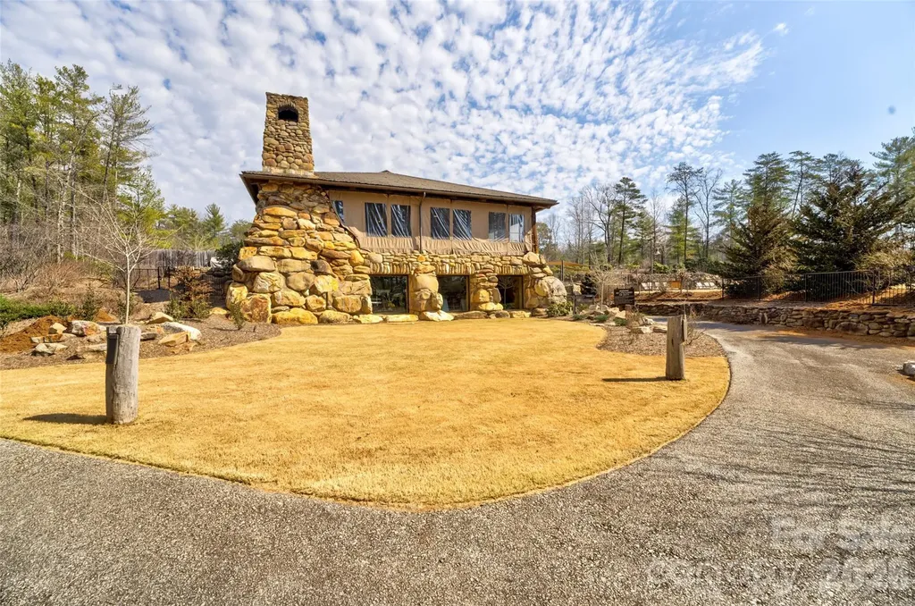 2087 Firestone Trail Nebo NC 28761