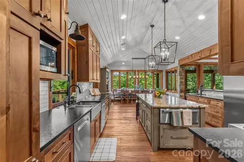 2087 Firestone Trail Nebo NC 28761