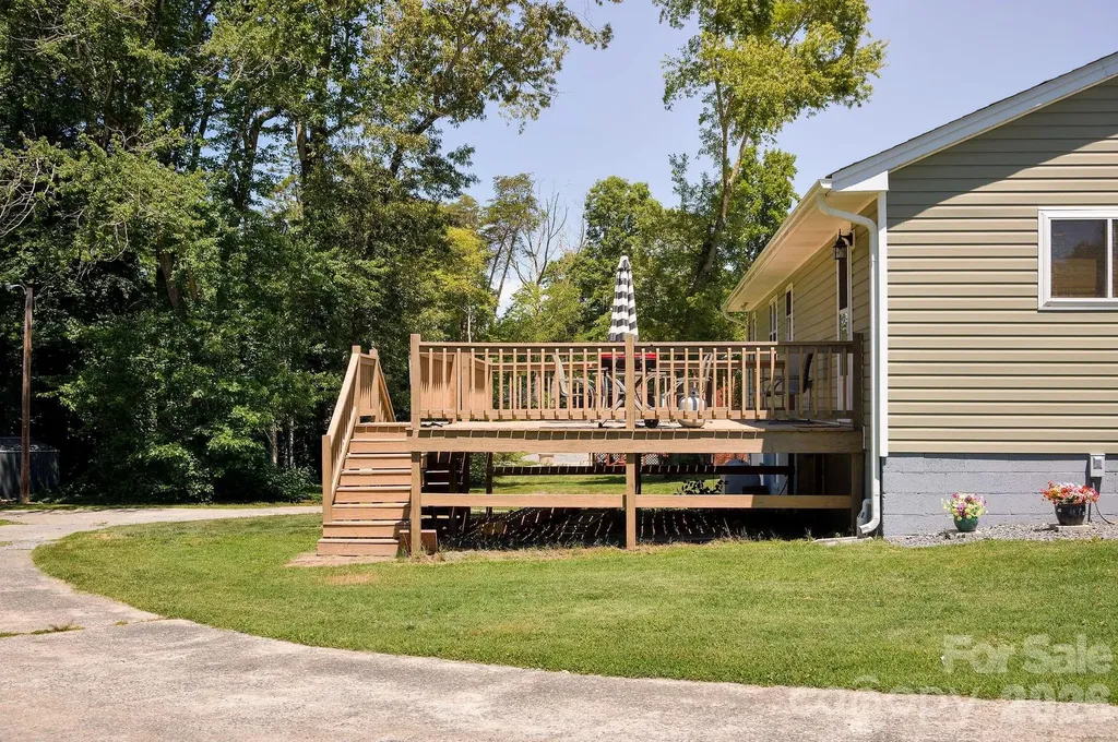 1625 Us 601 Highway Yadkinville NC 27055