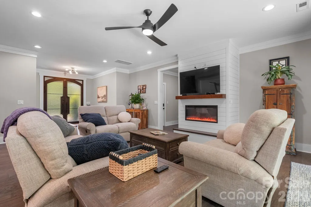 5046 Woodwinds Drive NE Hickory NC 28601