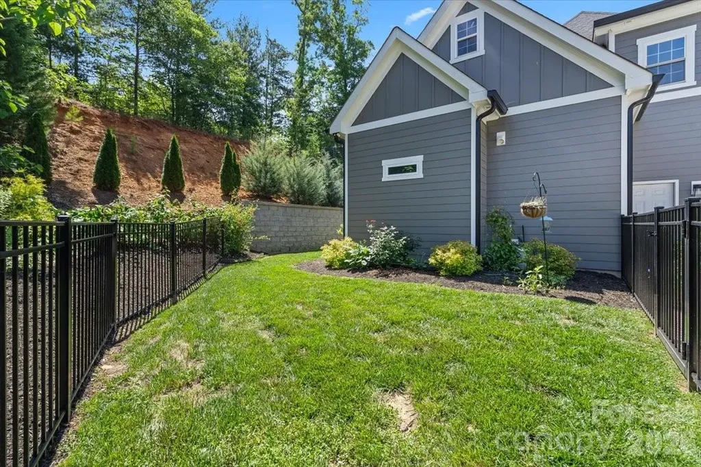 5046 Woodwinds Drive NE Hickory NC 28601