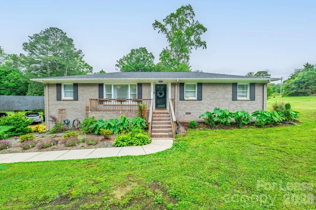 1825 Rozwood Drive Charlotte NC 28216
