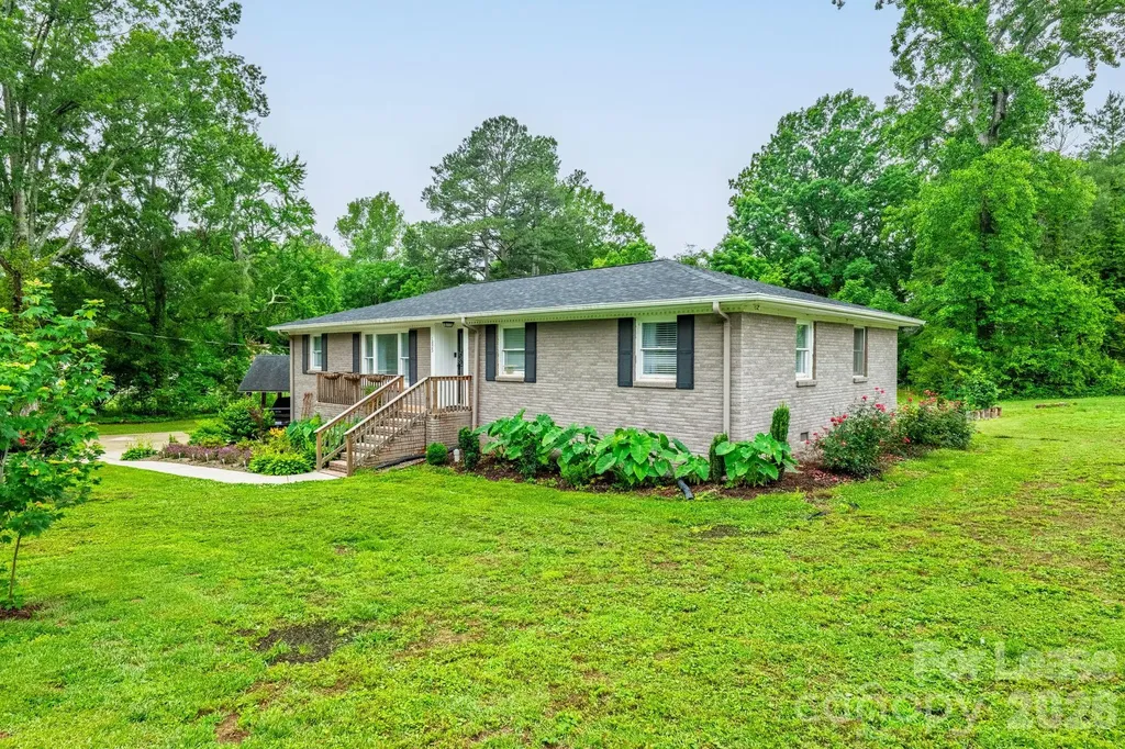 1825 Rozwood Drive Charlotte NC 28216
