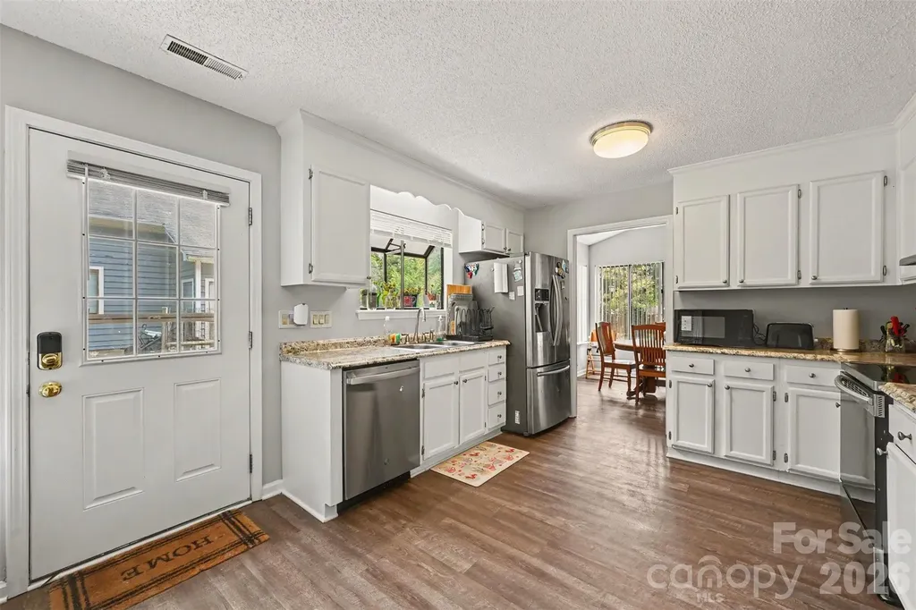 611 Mattingwood Drive Charlotte NC 28270