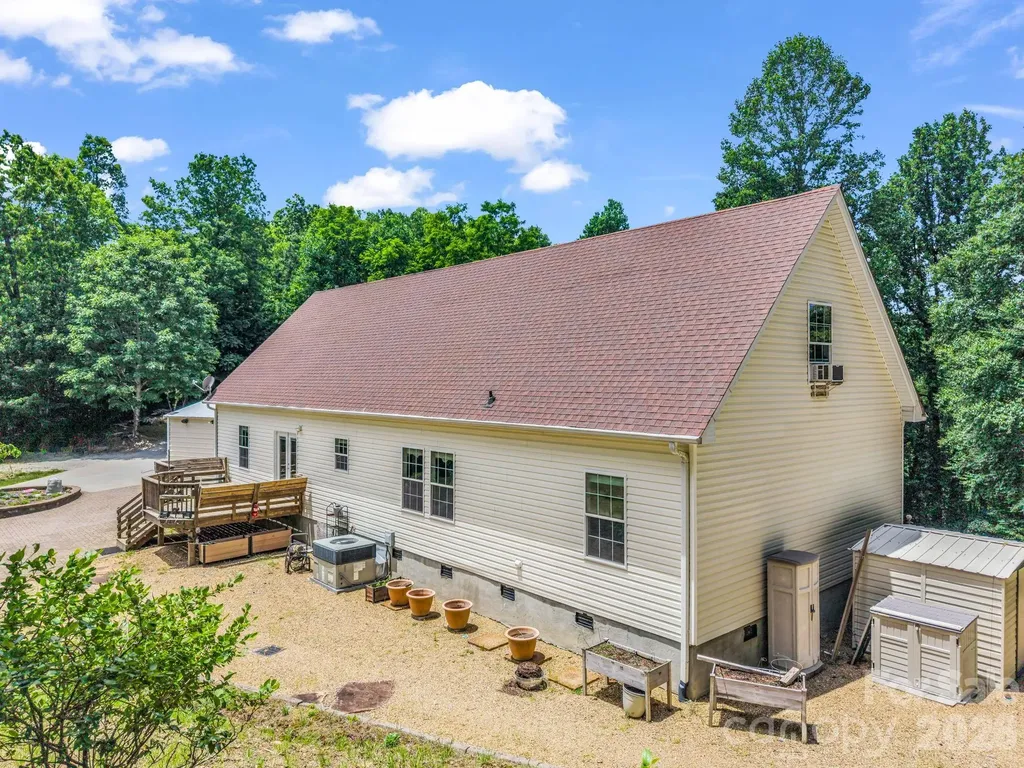 2255 Mount Olivet Road Zirconia NC 28790