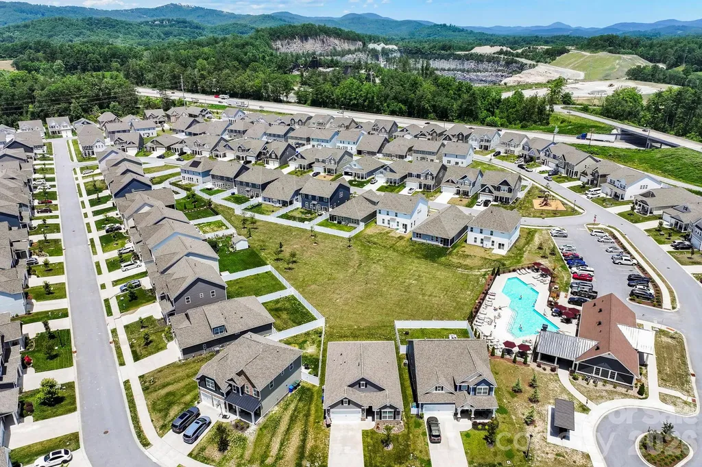 48 Thornberry Road Hendersonville NC 28792