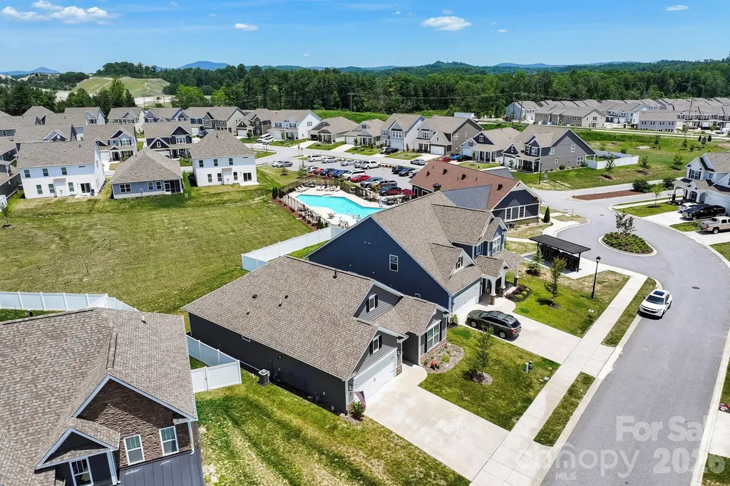 48 Thornberry Road Hendersonville NC 28792