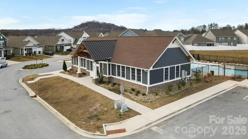 48 Thornberry Road Hendersonville NC 28792