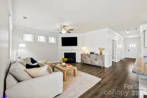 48 Thornberry Road Hendersonville NC 28792