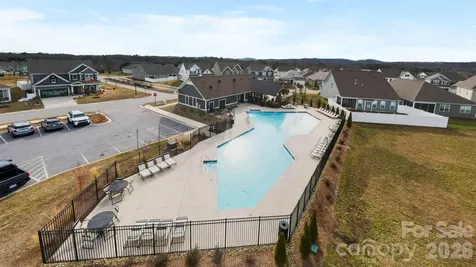48 Thornberry Road Hendersonville NC 28792
