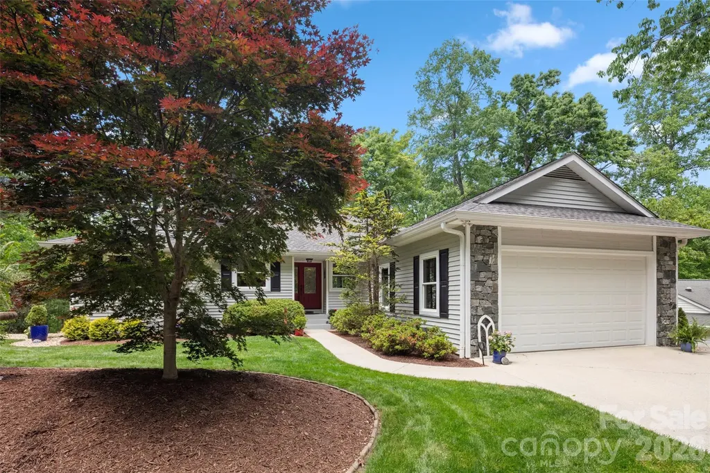 2750 Leucothae Way Hendersonville NC 28791