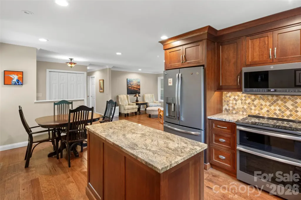 2750 Leucothae Way Hendersonville NC 28791