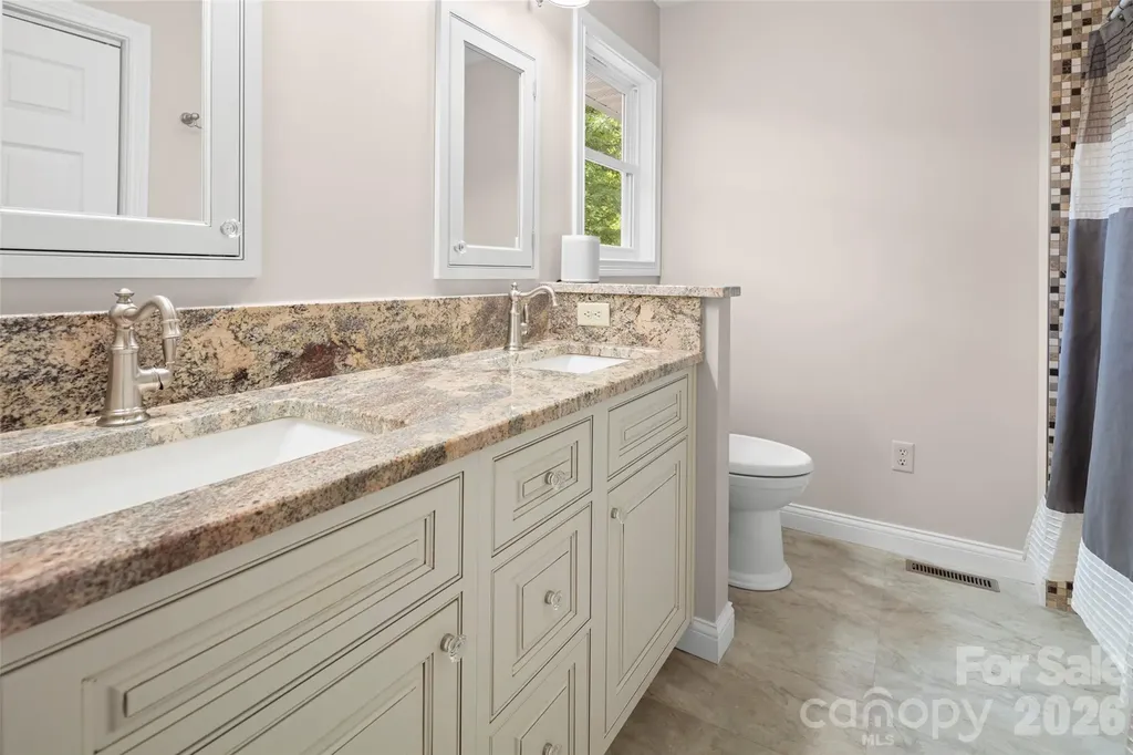 2750 Leucothae Way Hendersonville NC 28791