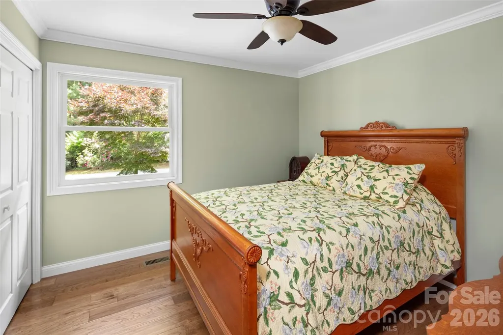 2750 Leucothae Way Hendersonville NC 28791