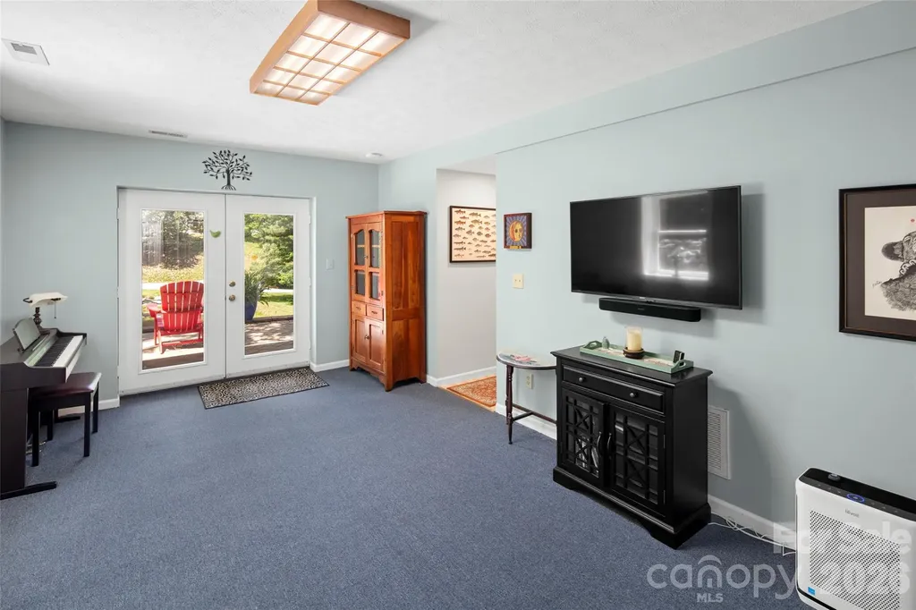2750 Leucothae Way Hendersonville NC 28791
