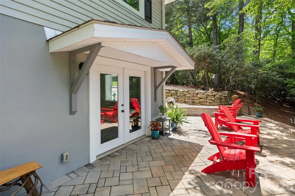 2750 Leucothae Way Hendersonville NC 28791