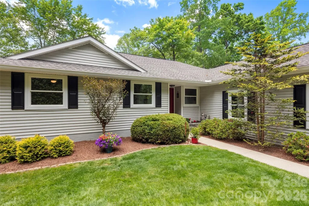 2750 Leucothae Way Hendersonville NC 28791
