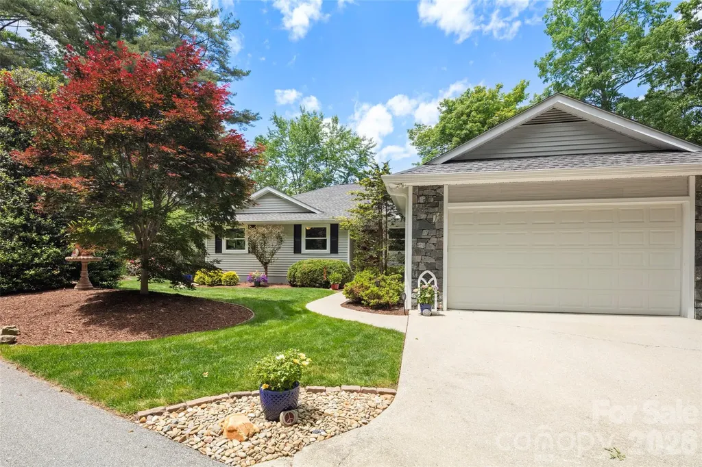 2750 Leucothae Way Hendersonville NC 28791