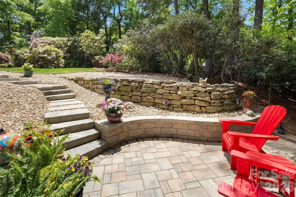 2750 Leucothae Way Hendersonville NC 28791