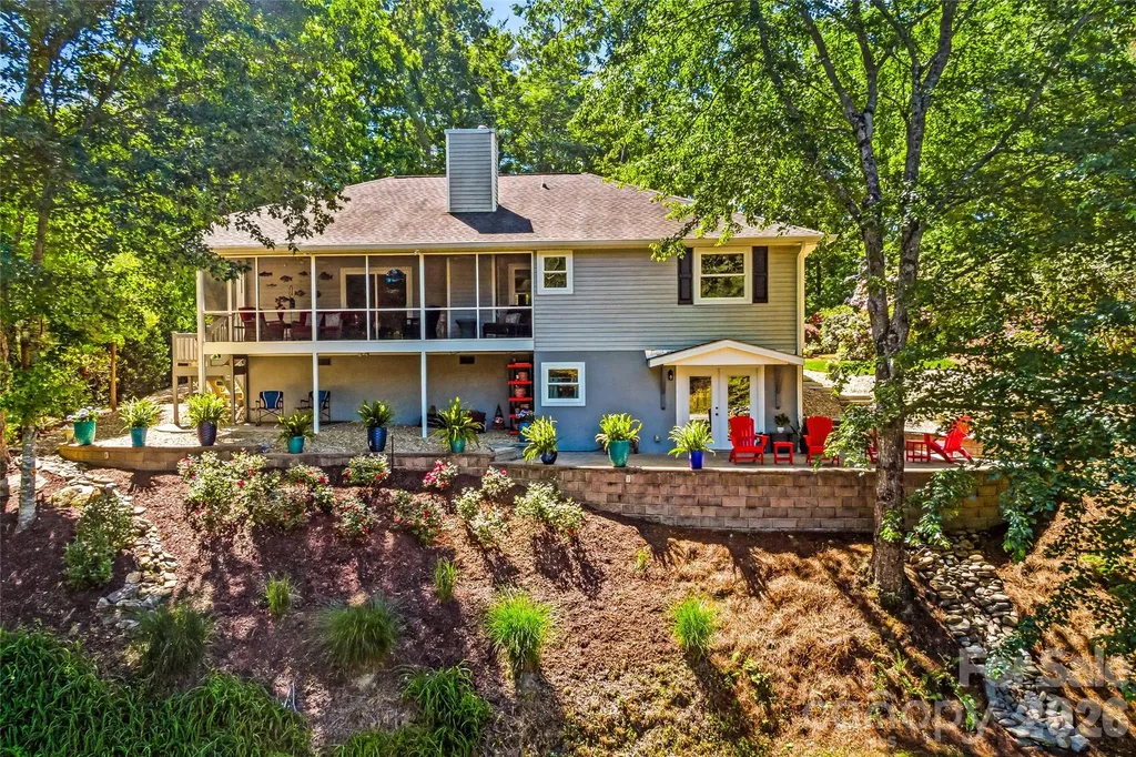 2750 Leucothae Way Hendersonville NC 28791